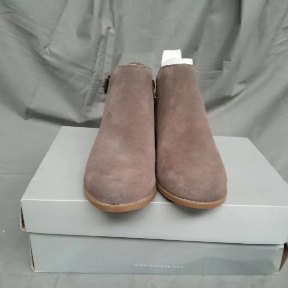 BOXED PAIR OF VIONIC MILLIE BOOTS SIZE 3 