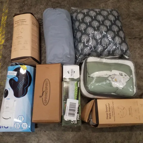 PALLET CONTAINING ASSORTED PILLOWS & CUSHIONS