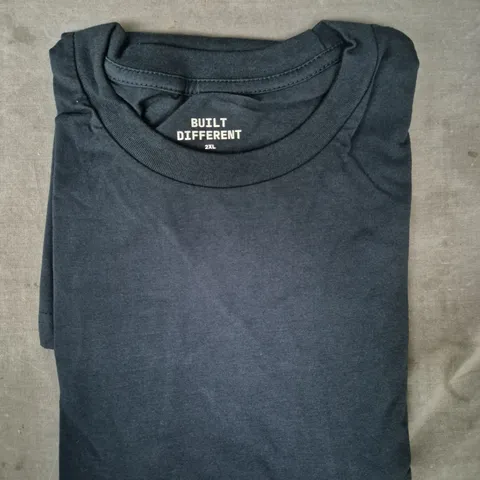 BUILT DIFFERENT CREW NECK T-SHIRT IN NAVY SIZE 2XL