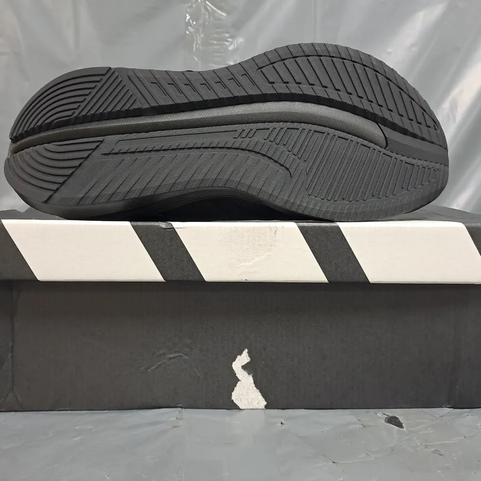 BOXED PAIR OF ADIDAS GALAXY 7 SHOES IN BLACK SIZE UK 8