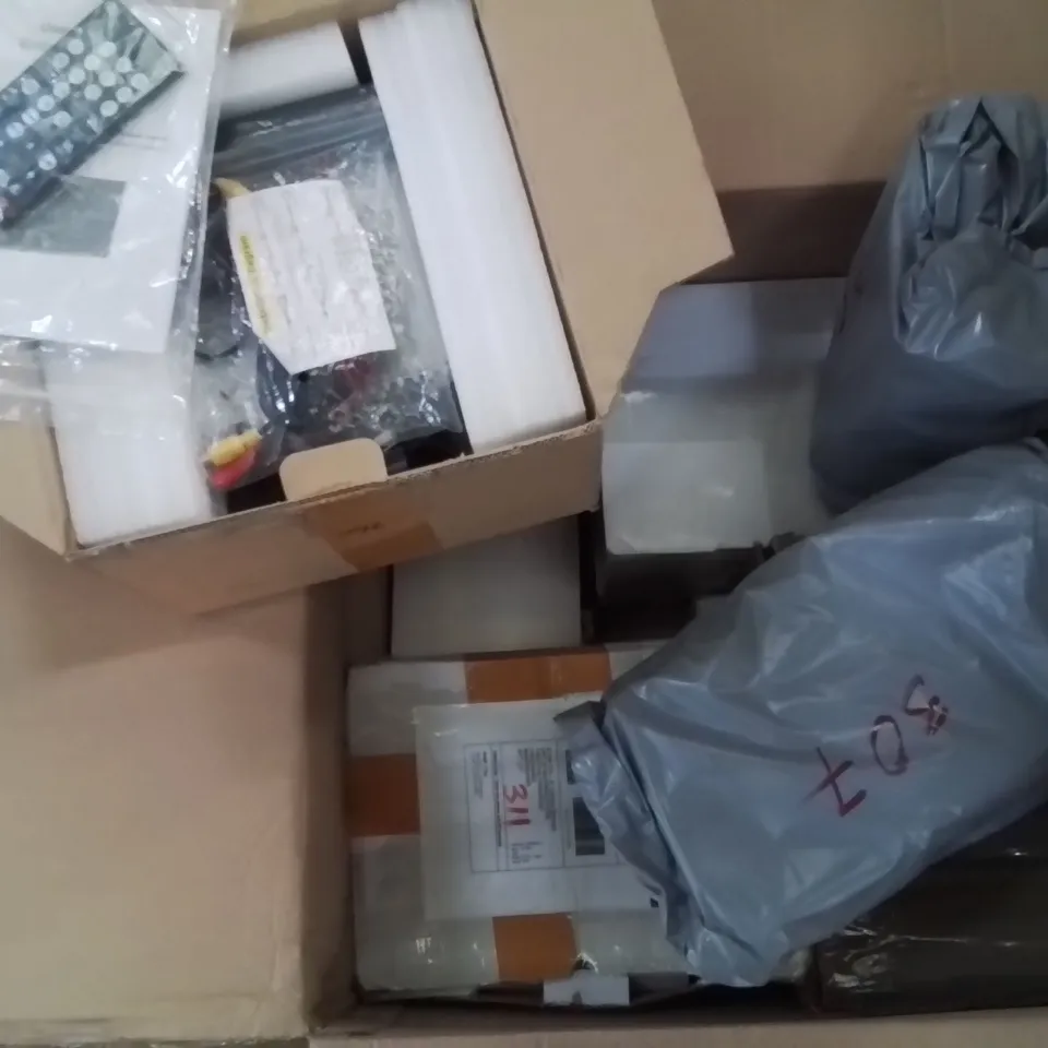 LARGE BOX CONTAINING ASSORTED CAR MULTIMEDIA SYSTEM INTERFACES // MODELS VARY