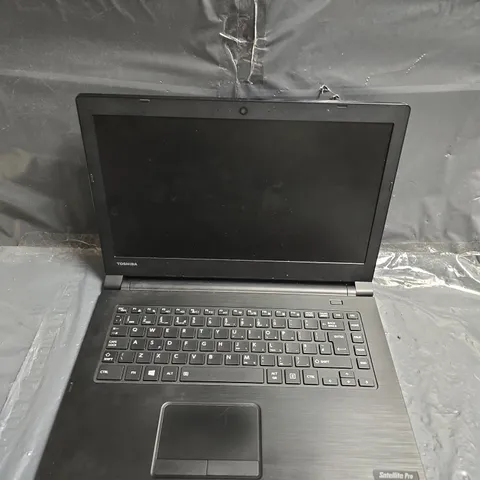 TOSHIBA SATELLITE PRO R40-C LAPTOP
