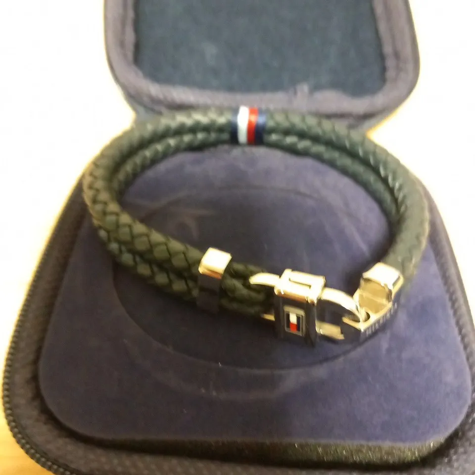 BOXED TOMMY HILFIGER CARABINER MENS LEATHER BRACELET