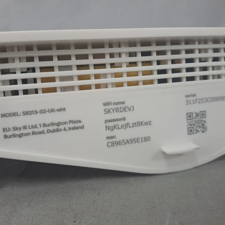 SKY SR213-02-UK-WHT ROUTER