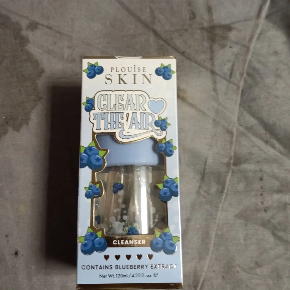 PLOUISE GIFT BOX SET TO INCLUDE:3X LIP CONDITIONER,  COTTON PADS, CLEANSER, EYE PALETTE,  AFTER DARK SKINCARE SET, JELLY REMOVER, MAKEUP MELTER, BODY BUTTER, LIQUID BLUSH AND HAND CREAM