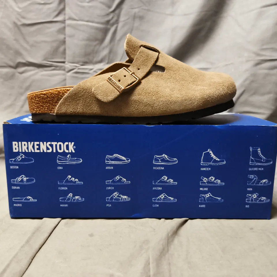 BOXED PAIR OF BIRKENSTOCK BOSTON BS SHOES IN TAUPE SIZE UK 4.5