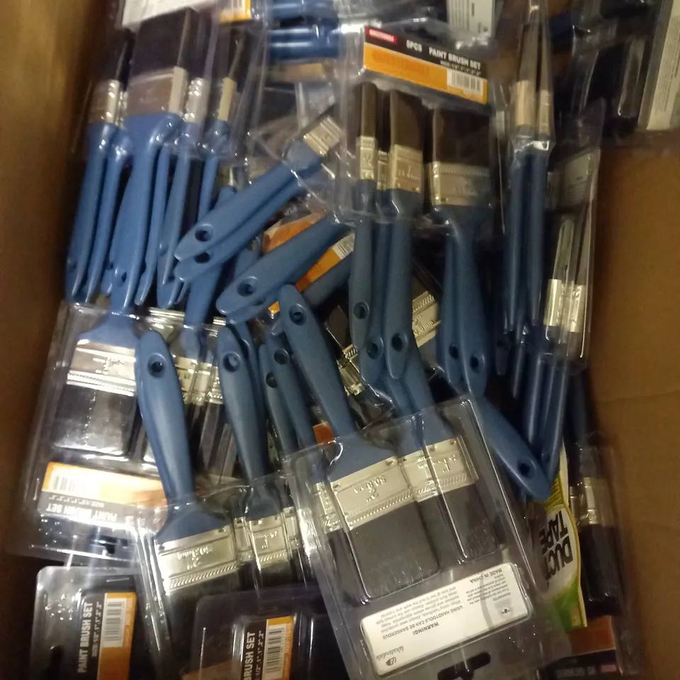 APPROXIMATELY 30 5PCS PAINT BRUSH SET 