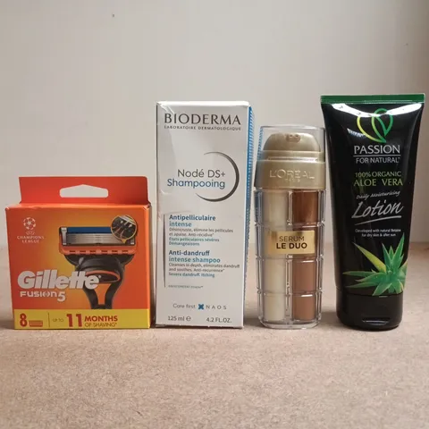 APPROXIMATELY 15 ASSORTED COSMETIC ITEMS TO INCLUDE GILLETTE, L'ORΓAL, ETC - COLLECTION ONLY