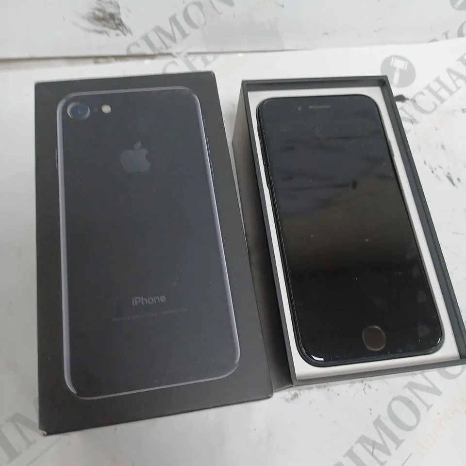 BOXED APPLE IPHONE 7 IN BLACK