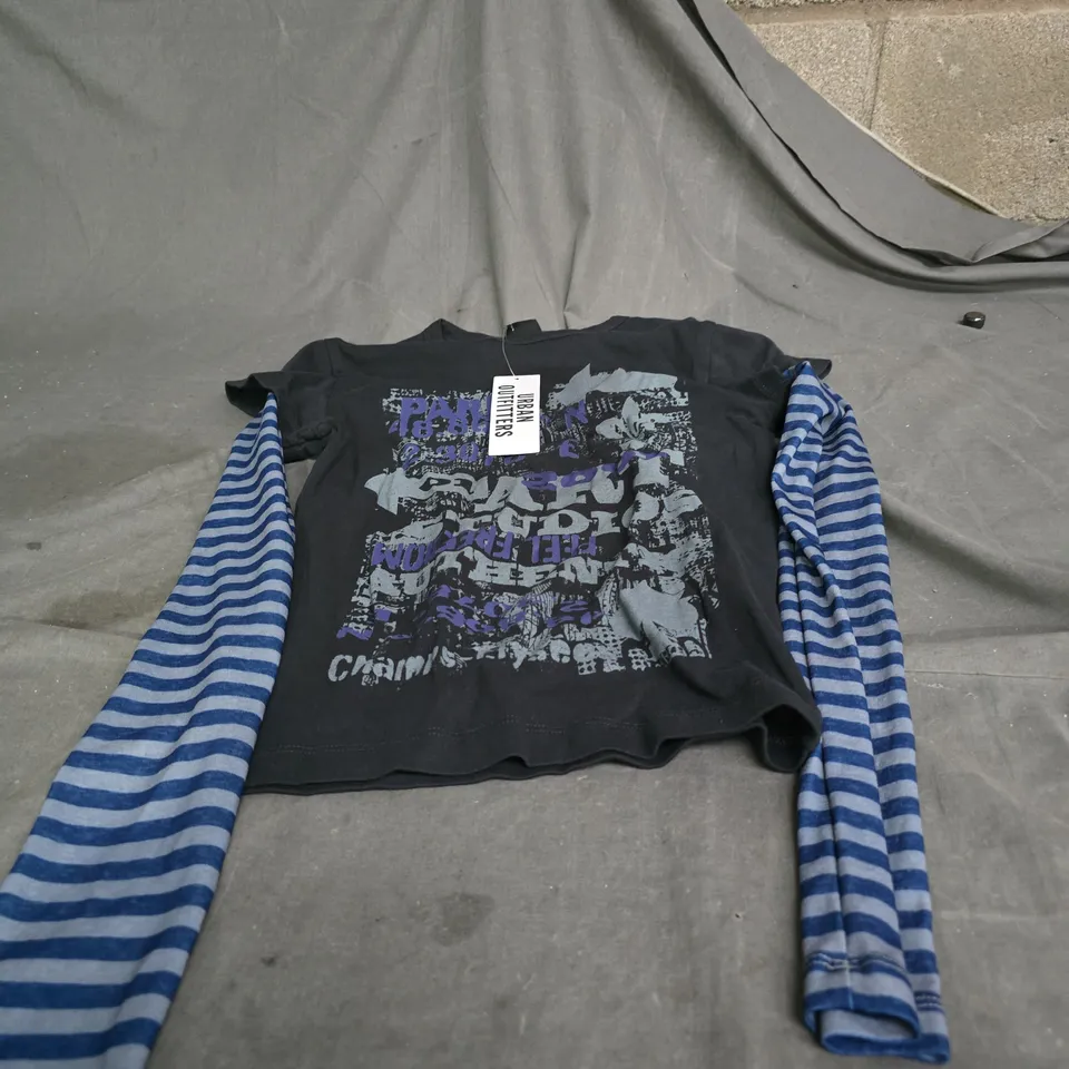 URBAN OUTFITTERS LONG SLEEVE T SHIRT, 2 IN 1 STYLE. SIZE S P