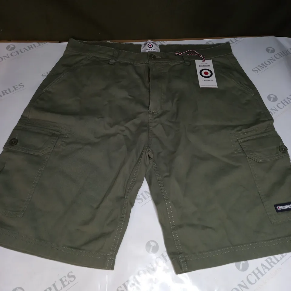 LAMBRETTA CARGO SHORTS IN KHAKI - SIZE 36