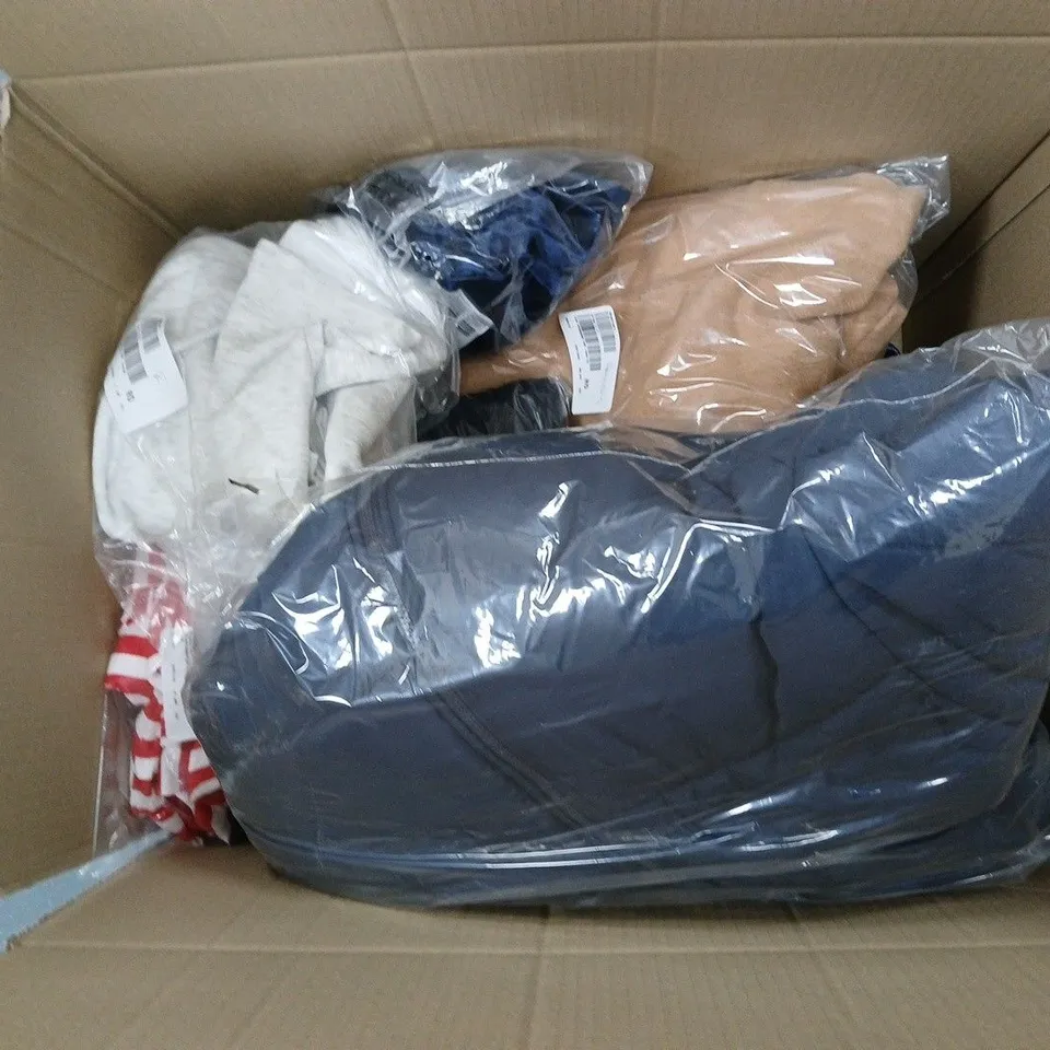 APPROXIMATELY 12 ASSORTED ITEMS TO INCLUDE ASHWOOD LEATHER PURSE, READERS GLASSES, RL JACKET, ETC