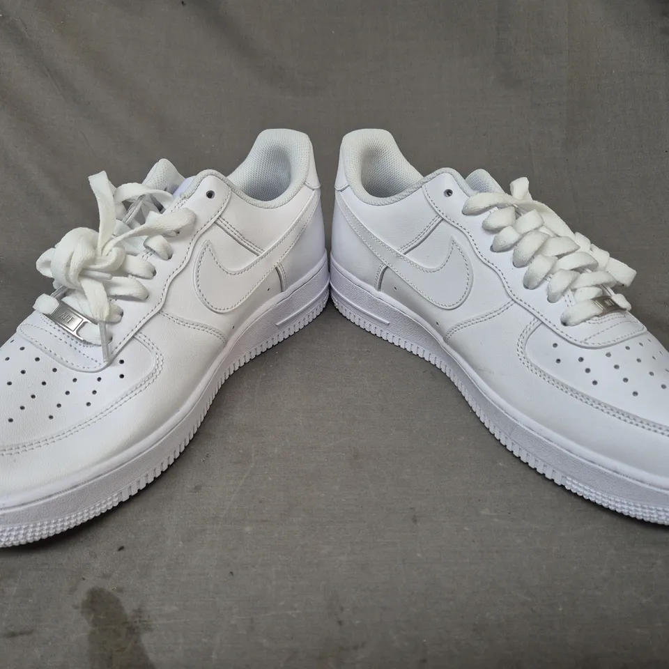 PAIR OF NIKE AIR FORCE 1 SHOES IN WHITE UK SIZE 10