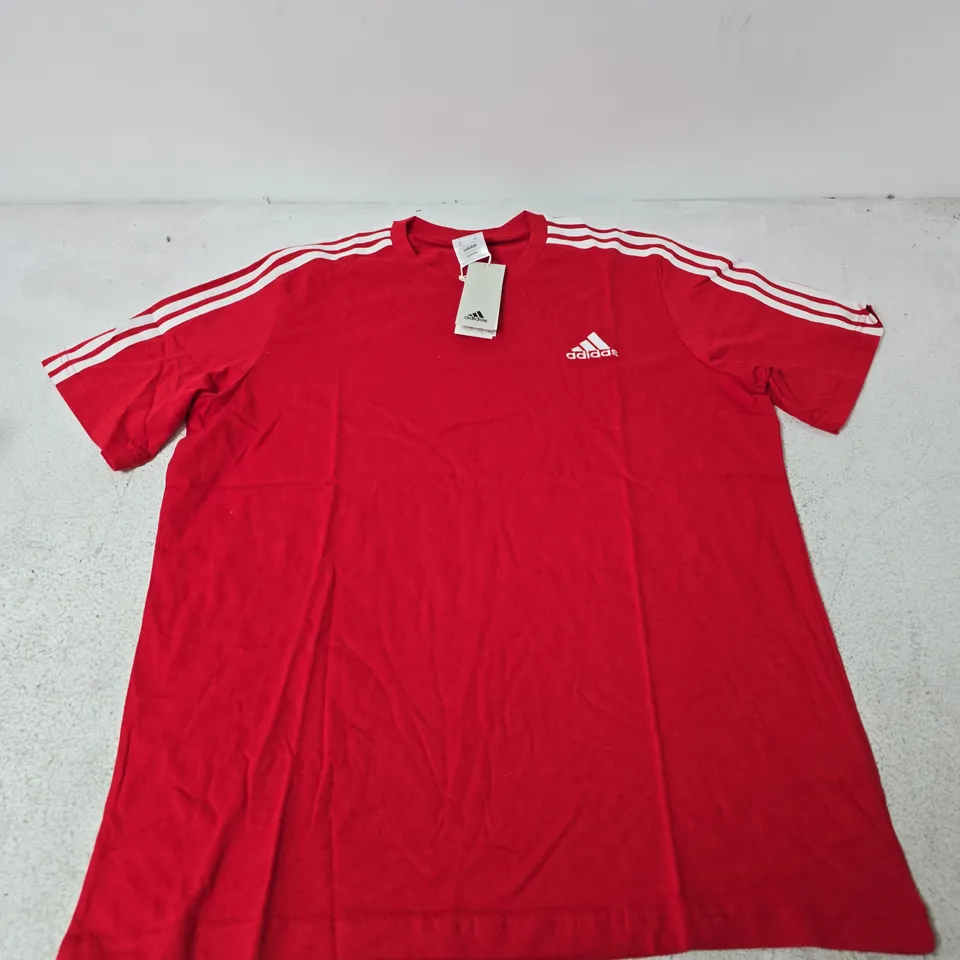 ADIDAS 3 STRIPE SS TEE IN RED - LARGE