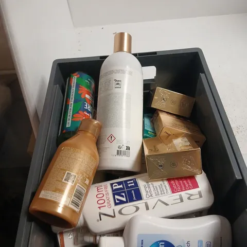 TOTE OF APPROXIMATELY 20 ASSORTED COSMETICS TO INCLUDE: NIVEA BODY LOTION