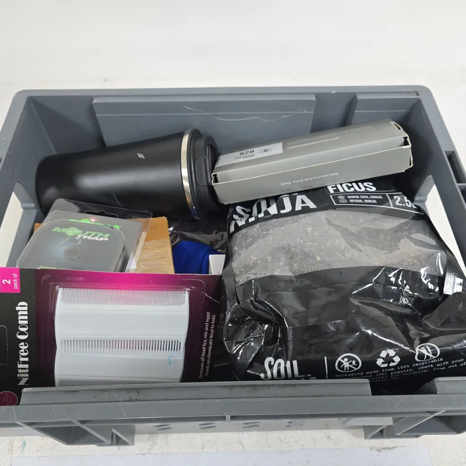 APPROXIMATELY 15 ASSORTED HOUSEHOLD PRODUCTS TO INCLUDE NIT COMB , COFFEE FLASK AND KORDA MOUTH TRAP CHOD FILAMENT