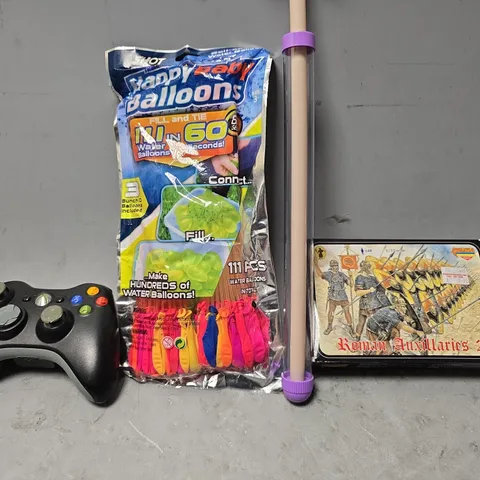 APPROXIMATELY 12 ASSORTED TOYS & GAMES TO INCLUDE - WATER SQUIRTER , XBOX 360 CONTROLLER ETC