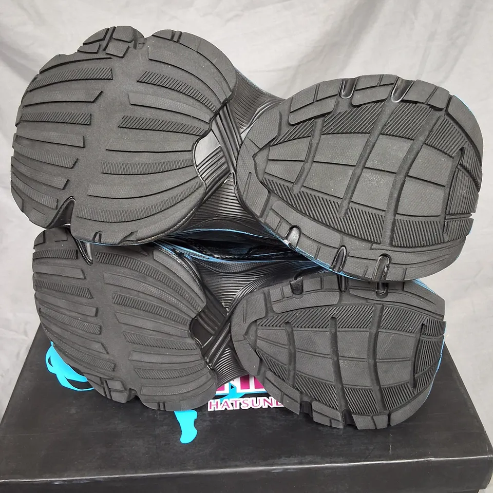 BOXED KOI HATSUNE MIKU CHUNKY TRAINERS IN BLACK/BLUE - UK 5