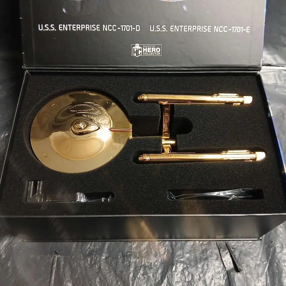 STAR TREK NCC-1701-D GOLD U.S.S. ENTERPRISE – THE OFFICIAL STARSHIPS COLLECTION (HERO COLLECTOR)