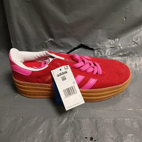 PAIR OF ADIDAS GAZELLE TRAINERS IN RED/PINK - 6