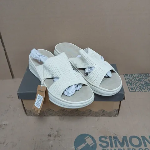 DUNLOP WREN CREAM SANDALS β UK 6 (BOXED)