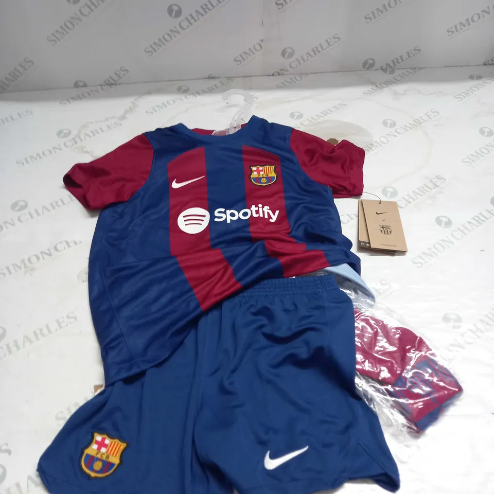 UNISEX FULL FC BARCELONA HOME KIT SIZE L (JUNIORS)