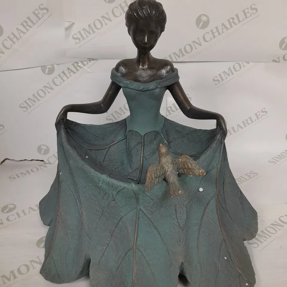 MY GARDEN STORIES STANDING LADY LEAF BIRD FEEDER - BRONZE/GREEN