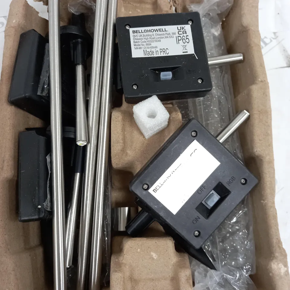 OUTLET BELL & HOWELL GLIMMER STICKS SET OF 4 SOLAR PATHWAY LIGHTS