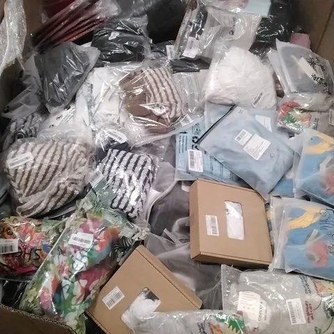 PALLET TO CONTAIN A LARGE QUANTITY OF; WOMEN, MEN AND KIDS FASHION, FOOTWEAR, SWIMWEAR ETC