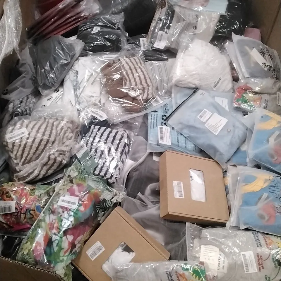 PALLET TO CONTAIN A LARGE QUANTITY OF; WOMEN, MEN AND KIDS FASHION, FOOTWEAR, SWIMWEAR ETC