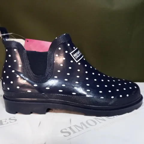 REGATTA LADY HARPER BOOTS SIZE 6