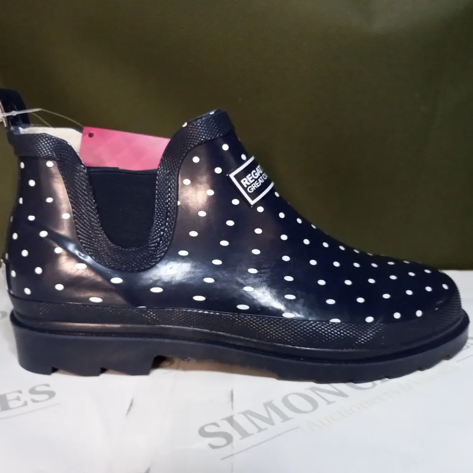 REGATTA LADY HARPER BOOTS SIZE 6