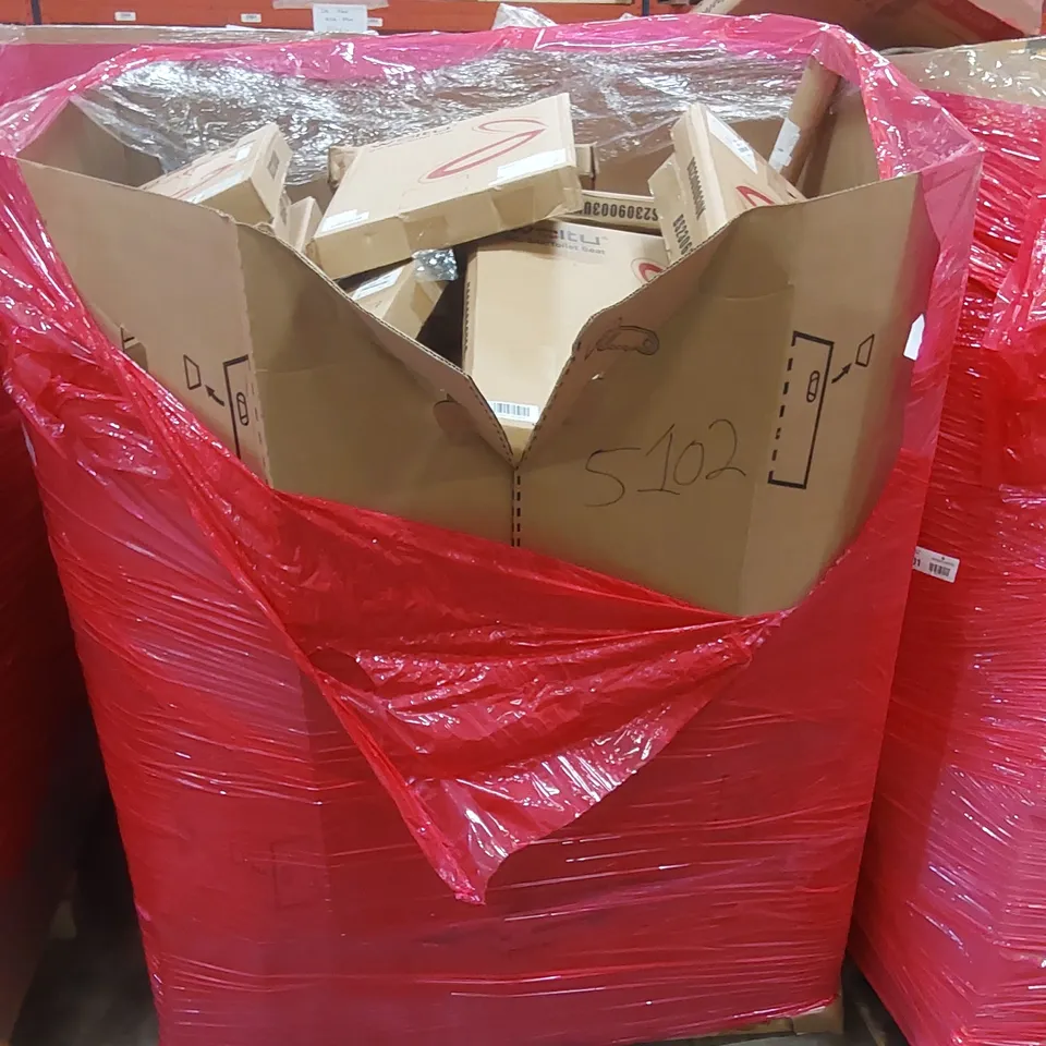 PALLET OF ASSORTED HOUSEHOLD ITEMS AND CONSUMER PRODUCTS TO INCLUDE; A VERY LARGE QUANTITY OF TOILET SEATS. ALSO INCLUDES BABY PLAYPEN AND FURNITURE ETC
