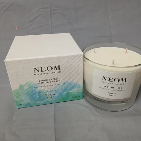 NEOM BEDTIME HERO SCENTED CANDLE (CHAMOMILE, YLANG YLANG & CEDARWOOD) , 420G – BOXED