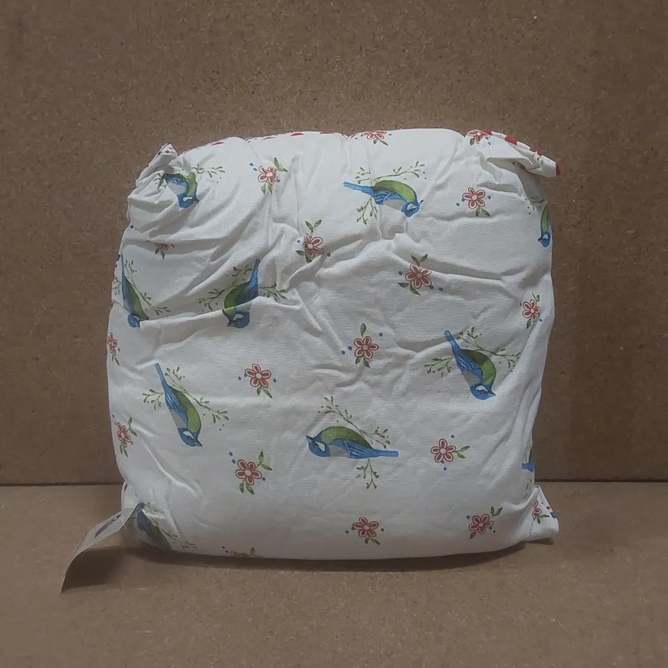 BOX TO CONTAIN A LARGE NUMBER OF BRAND NEW TWENTS BONT CUSHIONS - 40 X 40cm