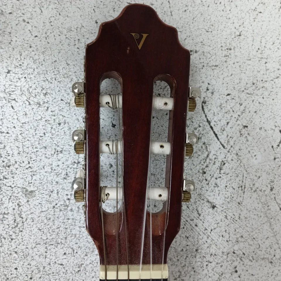 CLASSICAL ACOUSTIC GUITAR WITH NYLON STRINGS – HEADSTOCK LOGO ‘V’