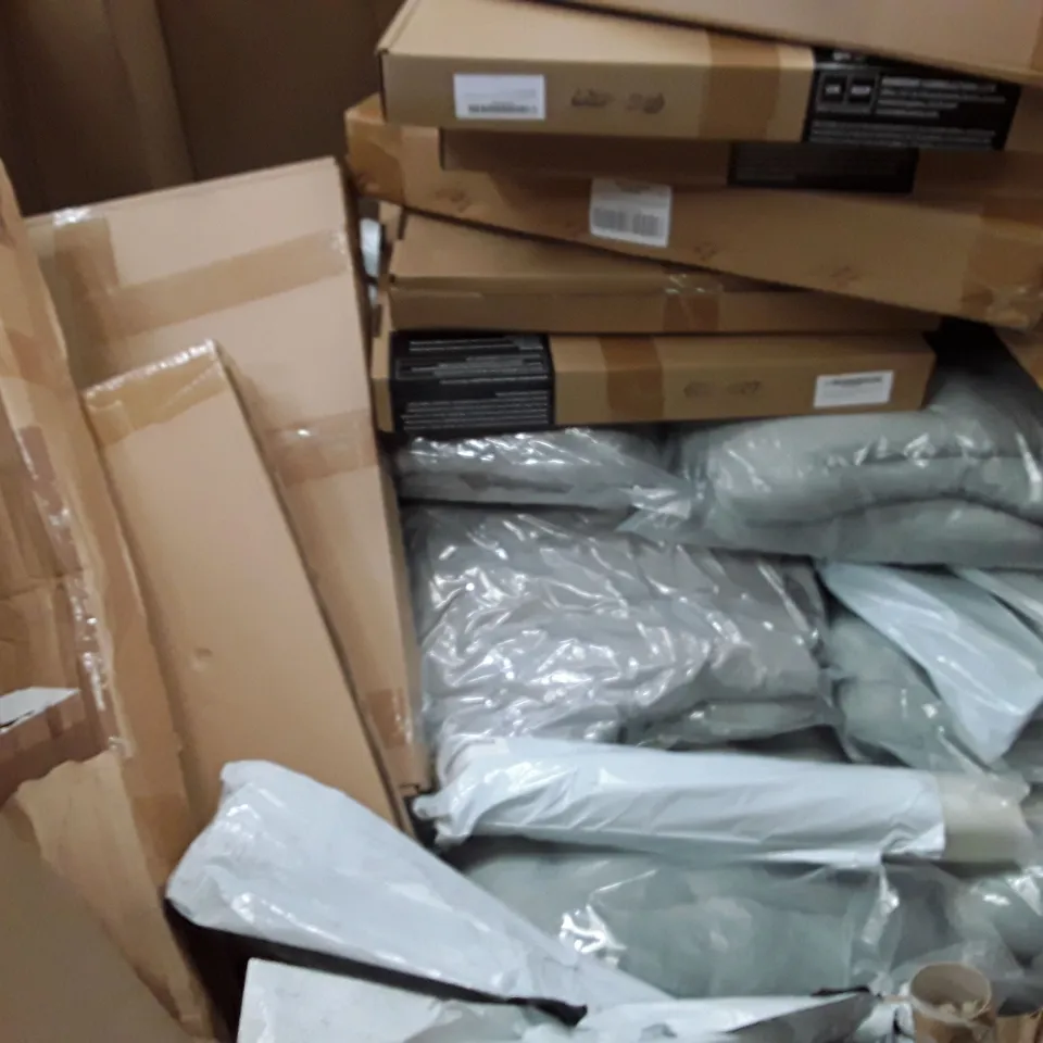 PALLET OF ASSORTED HOUSEHOLD ITEMS TO INCLUDE ARM CHAIR COVERS, CUSHIONS, CAKE SLICER AND BREAKFAST TRAY TABLE ECT