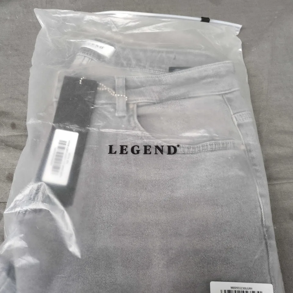 LEGEND SLIM JEANS 2.0 – LIGHT GREY WASH, UK 32 (US 32/30)