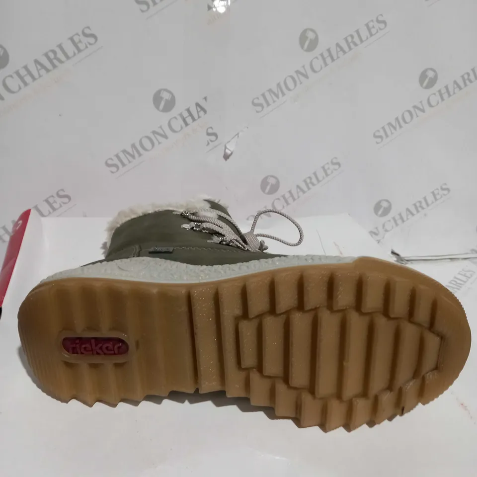 BOXED PAIR OF RIEKER ANTISTRESS WATER RESISTANT WARM HIKING BOOTS IN KHAKI - SIZE 5