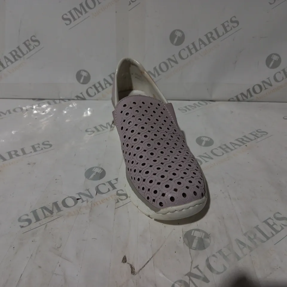PAIR OF RIEKER SLIP-ON SHOES IN LILAC UK SIZE 5