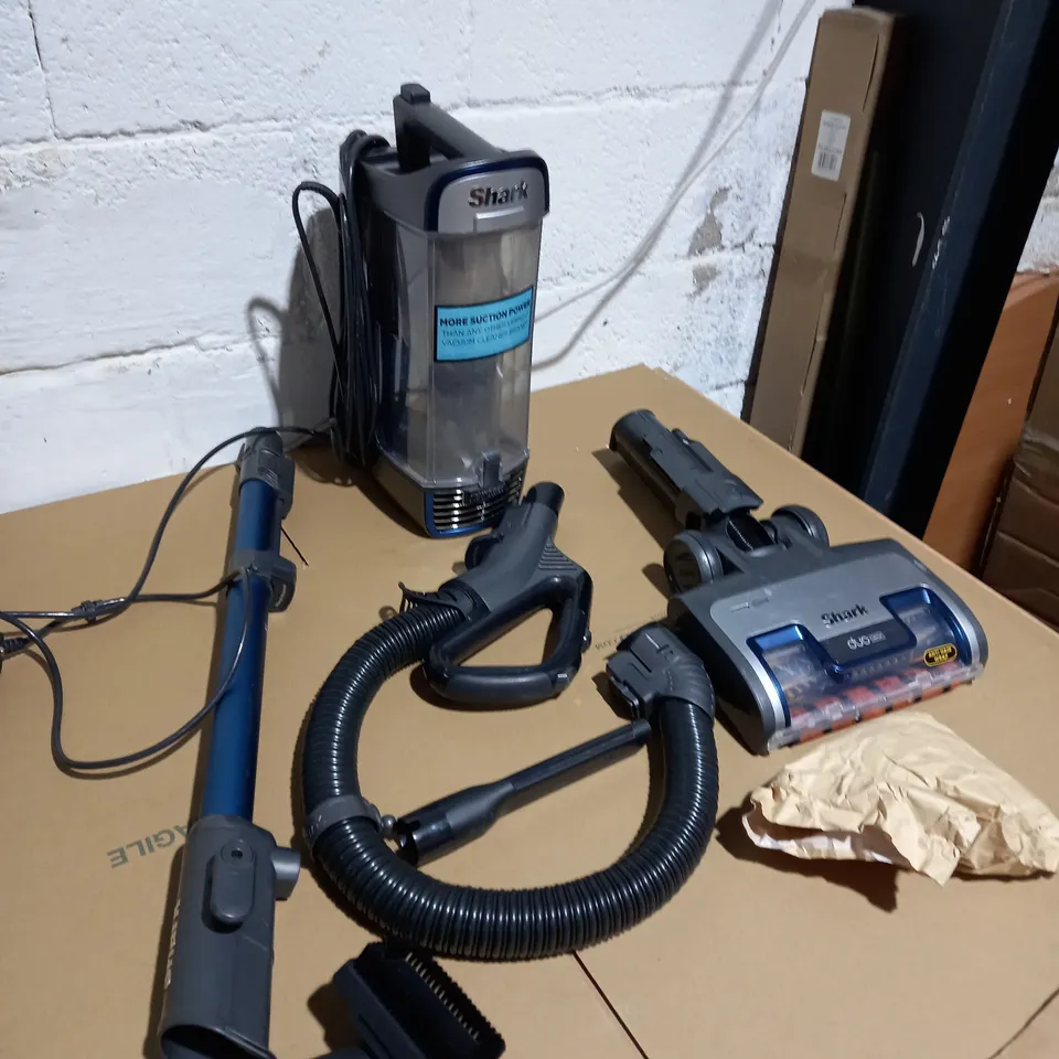 SHARK DUO CLEAN ANTI HAIR WRAP POWERED LIFT AWAY TRUE PET VACUUM