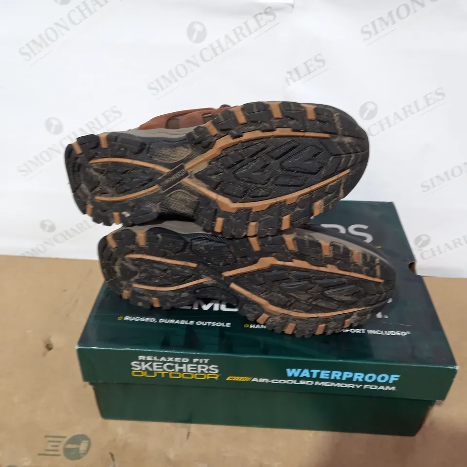 BOXED PAIR OF SKECHERS BROWN BOOTS- SIZE 8