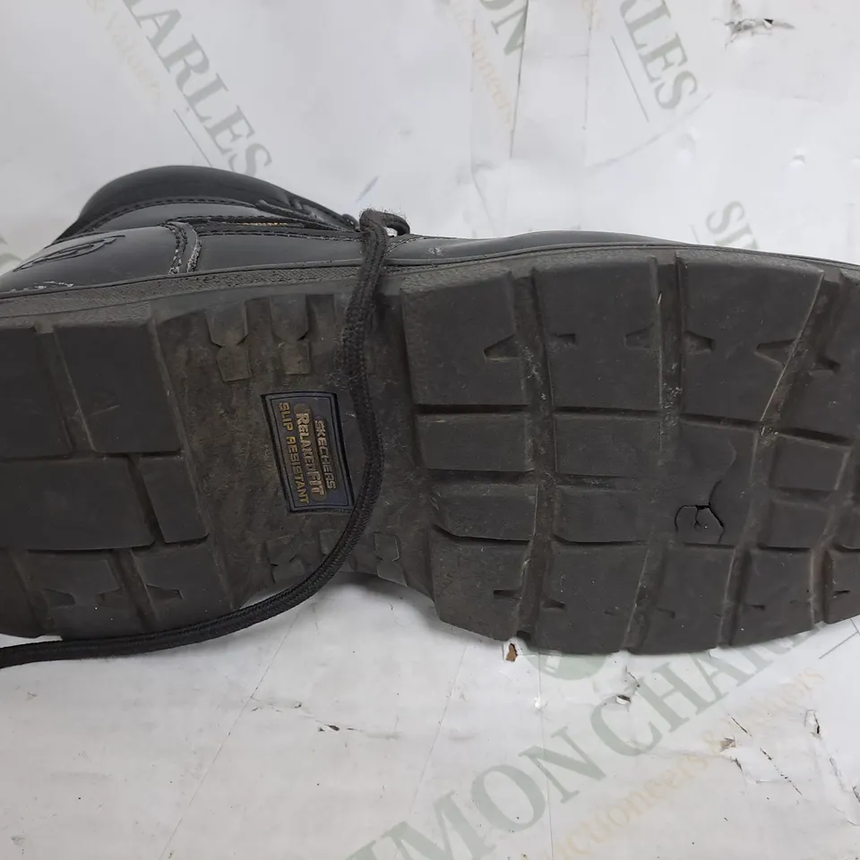 PAIR OF SKETCHERS WATERPROOF BOOTS IN BLACK SIZE 9