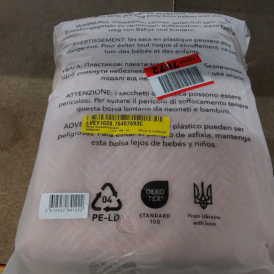 BAGGED MERINO WOOL BLANKET- PINK // 140 X 200CM (1 ITEM)