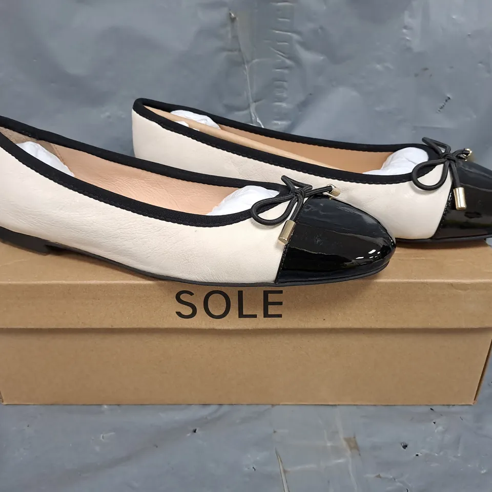 BOXED PAIR OF SOLE SLIP-ON SHOES IN WHITE/BLACK SIZE UK 6