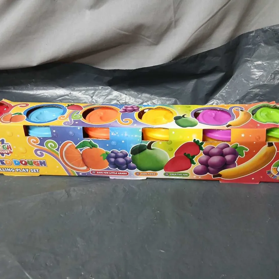 SCENT DOUGH MODELLING PLAY SET – COLOURFUL BOXED CHILDREN'S TOY, AGE 2+