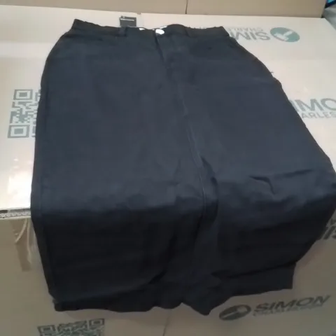 BOXED BRAND NEW APPROXIMATELY 15 JD WILLIAMS MAXI SKIRT BLACK SIZE 16