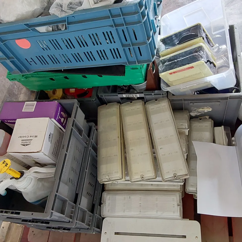 PALLET OF ASSORTED UNPROCESSED CONSUMER/COMMERCIAL GOODS 