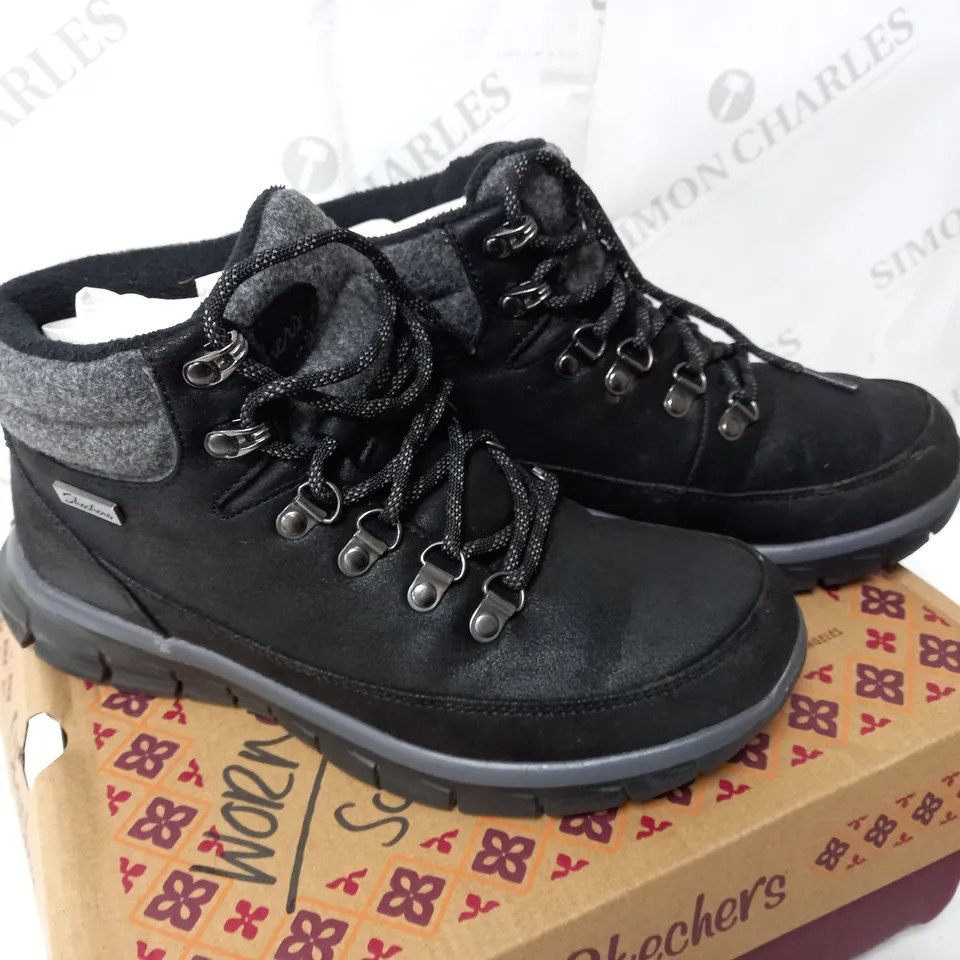 UNBOXED SKECHERS SYNERGY WARM TECH BOOTS, BLACK - SIZE 5
