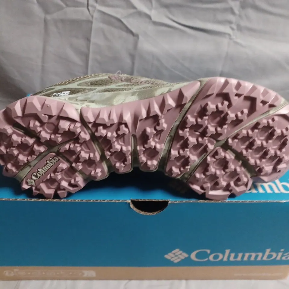  BOXED PAIR OF COLUMBIA HIKING SHOES – UK SIZE 6